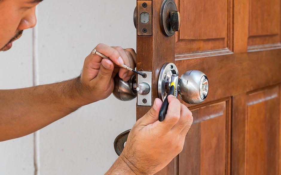 ouverture de porte claquée serrurier Paris 4